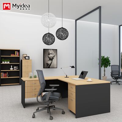 โต๊ะทำงานผู้บริหารคลาสสิกแบบปรับแต่งได้ พร้อมตู้เก็บของ ลิ้นชัก และที่เก็บเอกสารและข้อมูล คอมพิวเตอร์ของบริษัท โต๊ะทำงาน โต๊ะทำงานผู้จัดการ